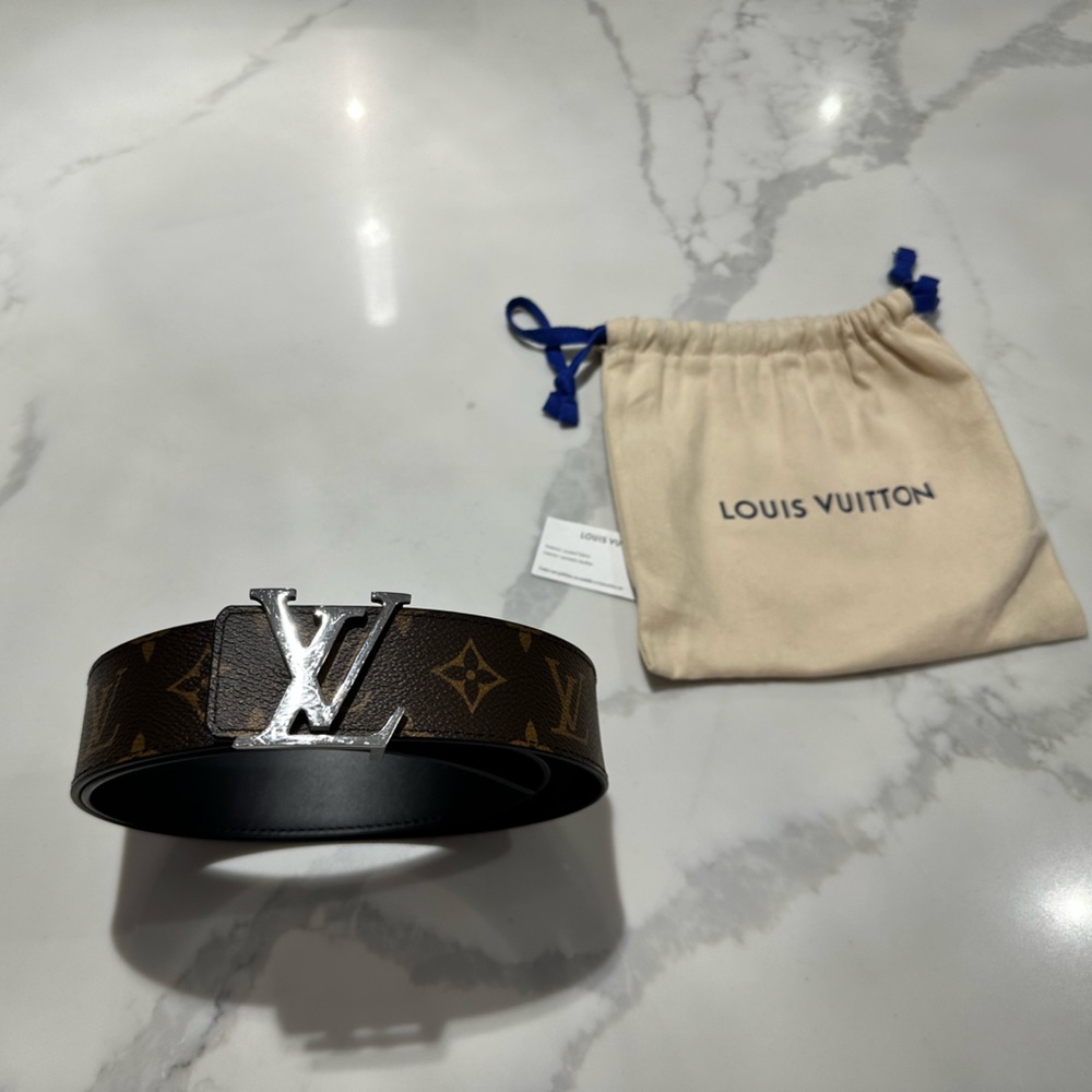 Authentic Men’s Louis Vuitton LV Initiales 40MM Reversible Belt